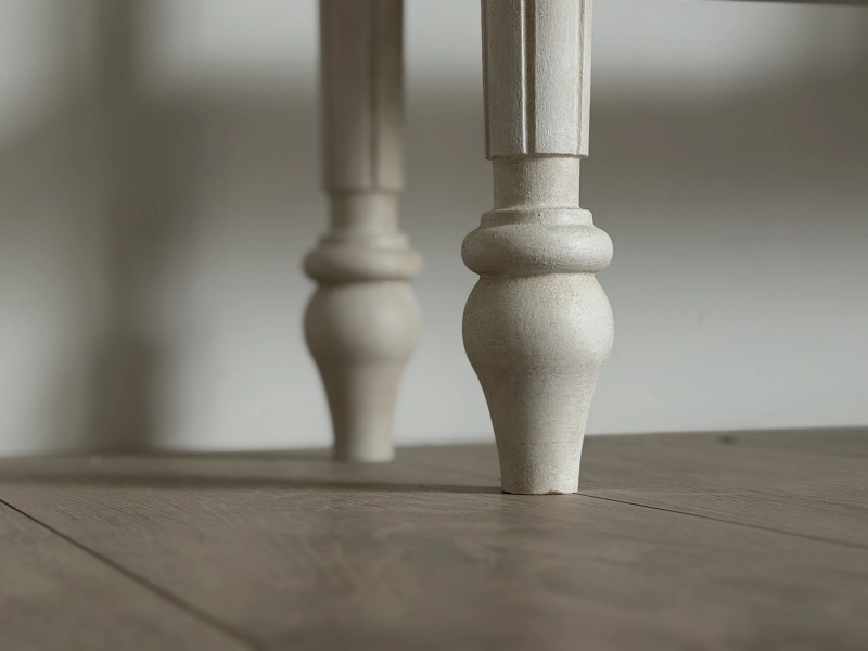 detail_legs_shot.jpg